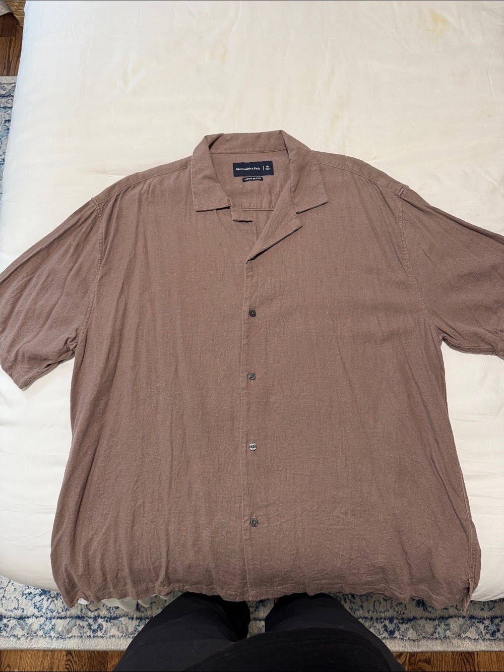 Abercrombie & Fitch Men's Short-Sleeve Button-Down in Taupe Brown